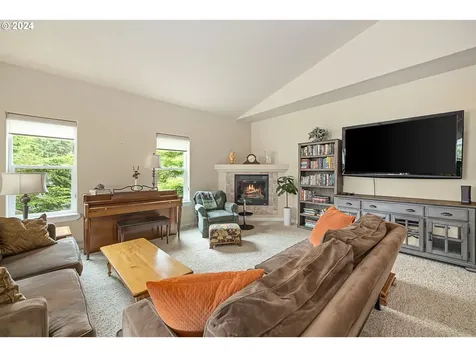 4660 Ne Union Loop Lincoln City OR 97367