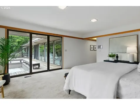 4027 Sw Downs View Court Portland OR 97221