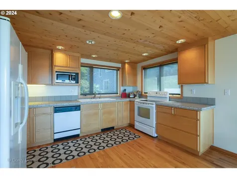 37635 Treasure Hunters Lane Nehalem OR 97131