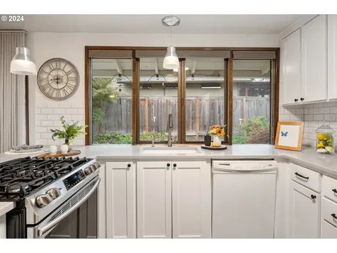 12065 SW Morning Hill Drive Portland OR 97223