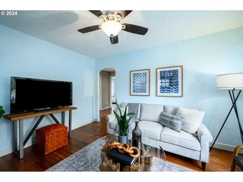 619 NW 10th Street Mcminnville OR 97128