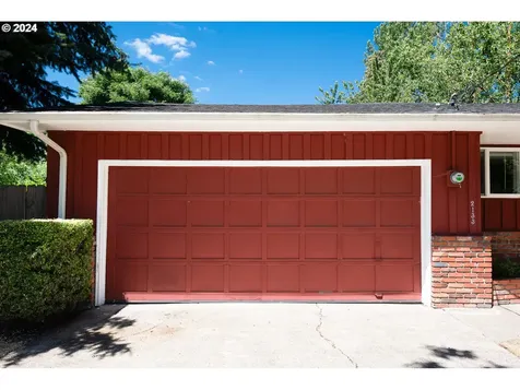 2133 Jeppesen Acres Road Eugene OR 97401