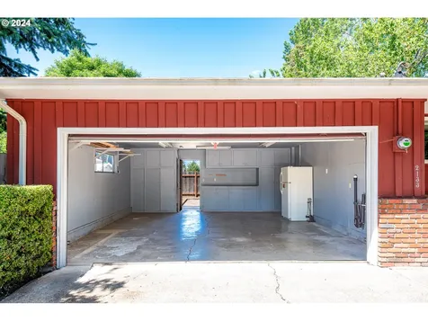 2133 Jeppesen Acres Road Eugene OR 97401