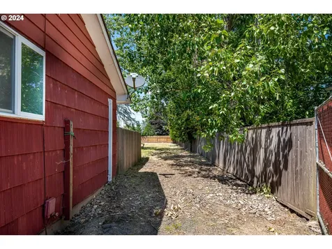 2133 Jeppesen Acres Road Eugene OR 97401