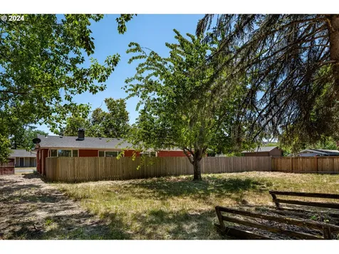 2133 Jeppesen Acres Road Eugene OR 97401