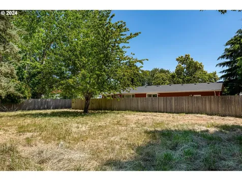 2133 Jeppesen Acres Road Eugene OR 97401