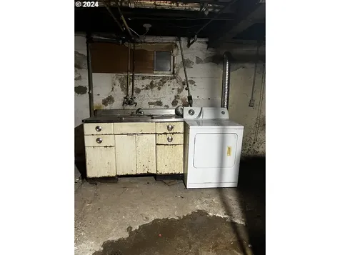 6635 SE Flavel Street Portland OR 97206