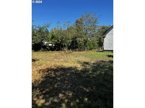 6635 SE Flavel Street Portland OR 97206
