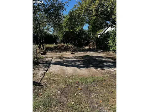 6635 SE Flavel Street Portland OR 97206