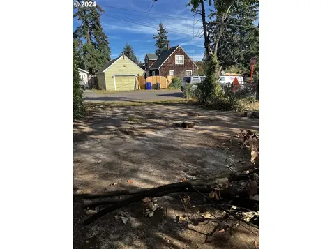 6635 SE Flavel Street Portland OR 97206