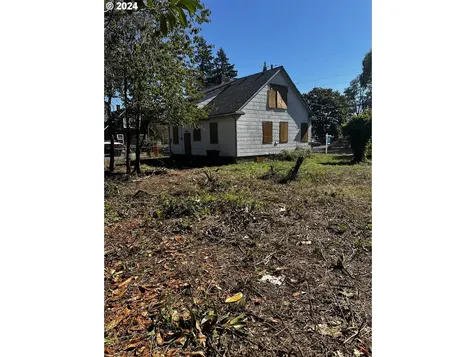 6635 SE Flavel Street Portland OR 97206