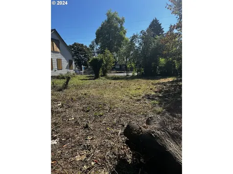 6635 SE Flavel Street Portland OR 97206