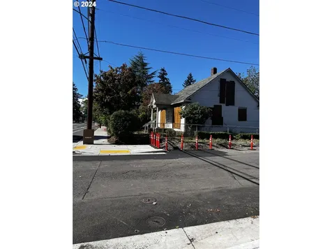 6635 SE Flavel Street Portland OR 97206