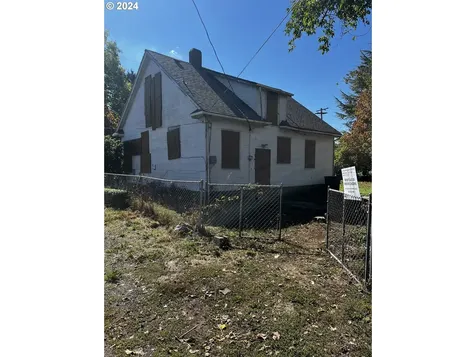 6635 SE Flavel Street Portland OR 97206
