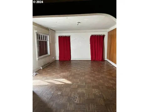 6635 SE Flavel Street Portland OR 97206