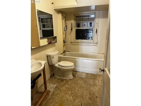 6635 SE Flavel Street Portland OR 97206