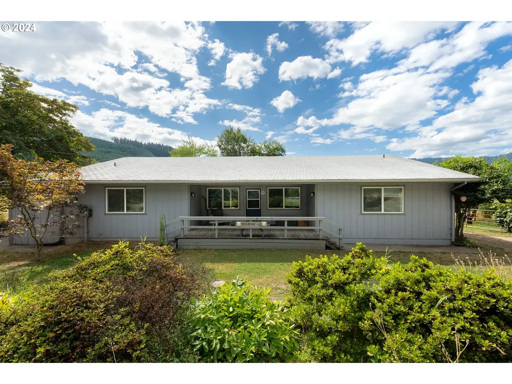 276 Wolf Valley Drive Umpqua OR 97486