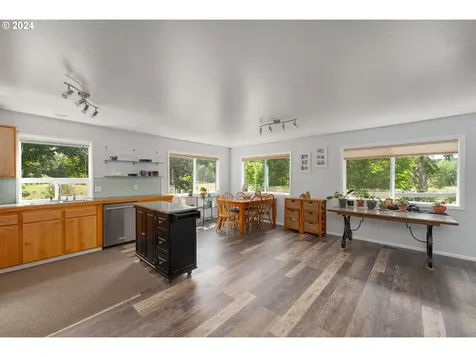 276 Wolf Valley Drive Umpqua OR 97486