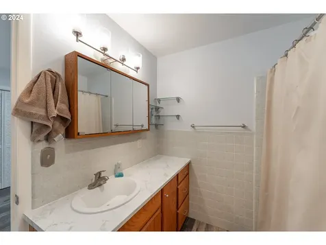 276 Wolf Valley Drive Umpqua OR 97486