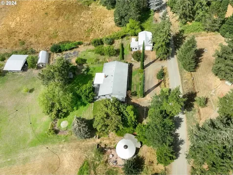 276 Wolf Valley Drive Umpqua OR 97486