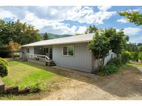 276 Wolf Valley Drive Umpqua OR 97486