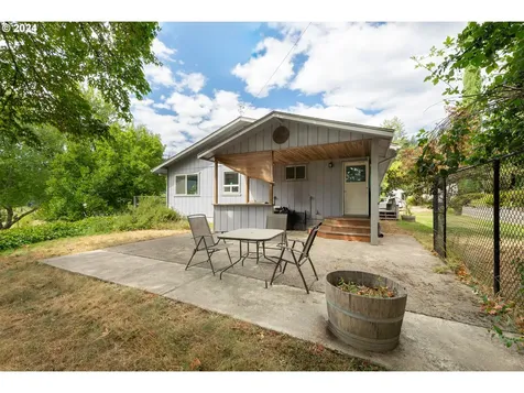 276 Wolf Valley Drive Umpqua OR 97486