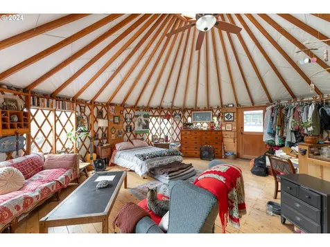 276 Wolf Valley Drive Umpqua OR 97486