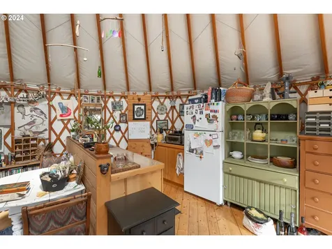 276 Wolf Valley Drive Umpqua OR 97486