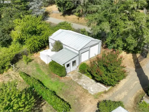 276 Wolf Valley Drive Umpqua OR 97486