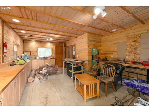 276 Wolf Valley Drive Umpqua OR 97486