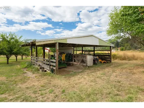 276 Wolf Valley Drive Umpqua OR 97486