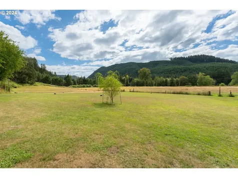 276 Wolf Valley Drive Umpqua OR 97486