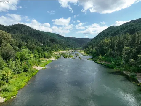 276 Wolf Valley Drive Umpqua OR 97486