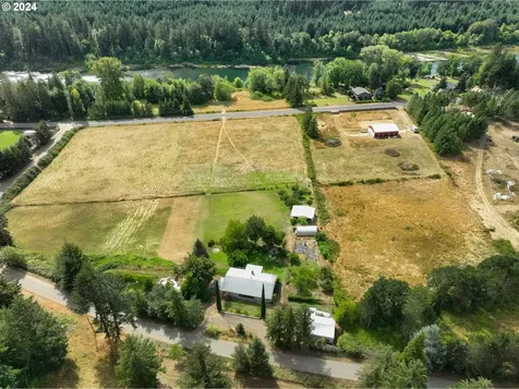276 Wolf Valley Drive Umpqua OR 97486
