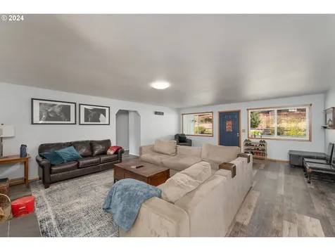 276 Wolf Valley Drive Umpqua OR 97486