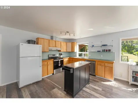 276 Wolf Valley Drive Umpqua OR 97486