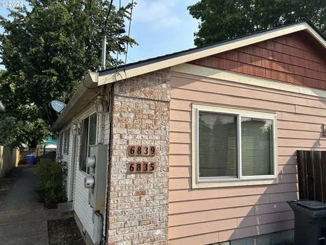 6835 SE Woodstock Boulevard Portland OR 97206