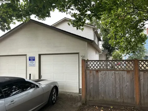 6835 SE Woodstock Boulevard Portland OR 97206
