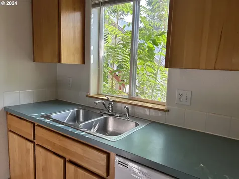 6835 SE Woodstock Boulevard Portland OR 97206