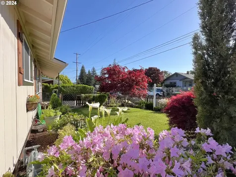 920 N Collier Street Coquille OR 97423