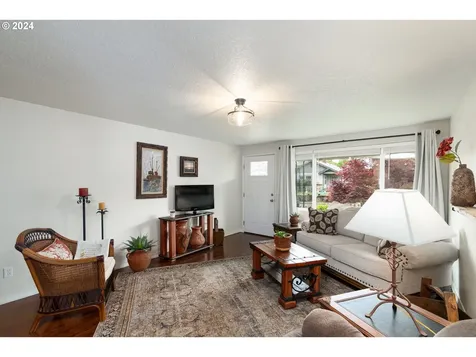 920 N Collier Street Coquille OR 97423