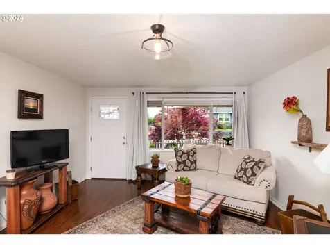 920 N Collier Street Coquille OR 97423