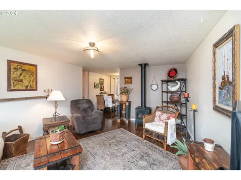 920 N Collier Street Coquille OR 97423
