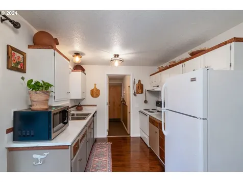 920 N Collier Street Coquille OR 97423