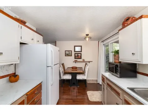 920 N Collier Street Coquille OR 97423