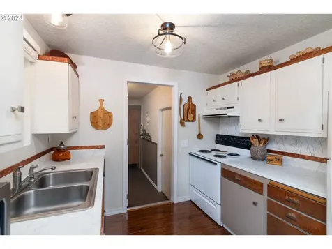 920 N Collier Street Coquille OR 97423