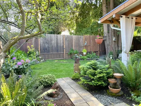 920 N Collier Street Coquille OR 97423
