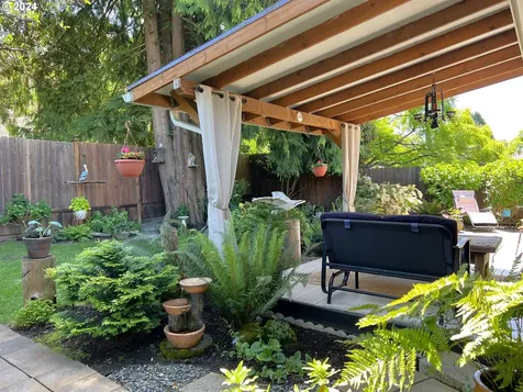 920 N Collier Street Coquille OR 97423