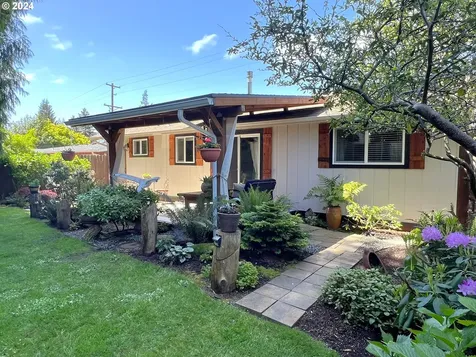 920 N Collier Street Coquille OR 97423