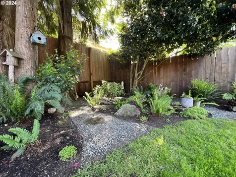 920 N Collier Street Coquille OR 97423